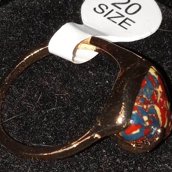 Beautiful Offset Heart Natural Stone And Gold Tone ring for women Size 9.5 - Picture 5 of 7